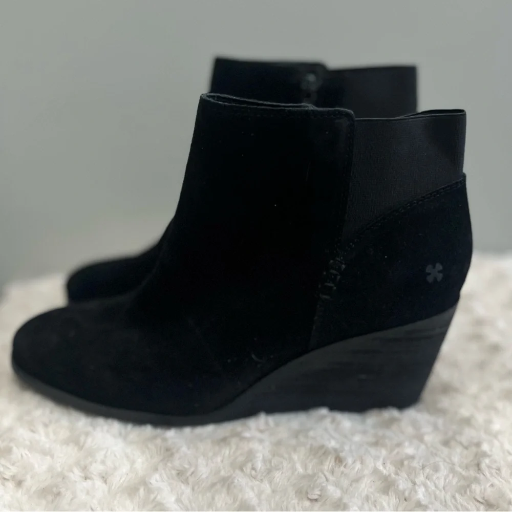 Lucky Brand Zorlina‎ black suede booties NEW 9